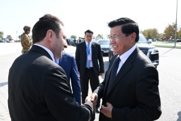 Laos Prezidenti Zəfər parkını ziyarət edib
