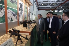 Kambocanın Baş naziri Müdafiə Sənayesi Nazirliyinin müəssisələrini ziyarət edib - FOTO 
