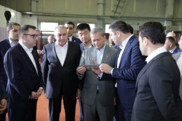 Kambocanın Baş naziri Müdafiə Sənayesi Nazirliyinin müəssisələrini ziyarət edib - FOTO 