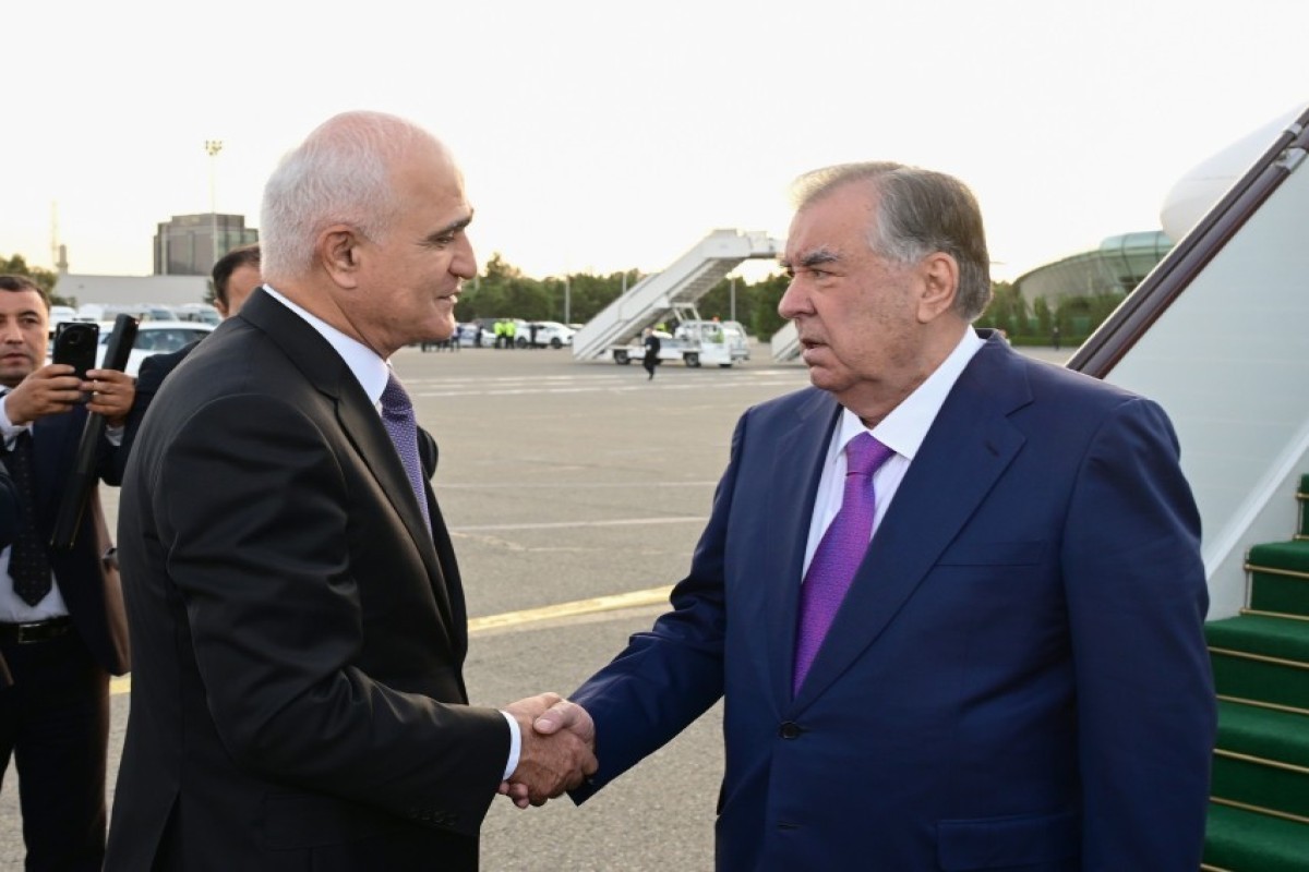 Emomali Rahmon arrives in Azerbaijan