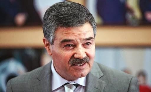 Alim: Məktəblərdə vahid geyim forması ilə bağlı qərar çoxdan qəbul edilməli idi