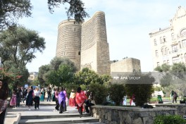 Bakının mərkəzində kəlağayı ilə yürüş keçirilib - FOTO 
