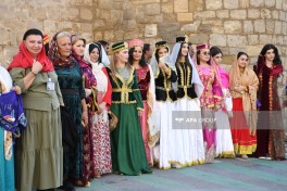 Bakının mərkəzində kəlağayı ilə yürüş keçirilib - FOTO 