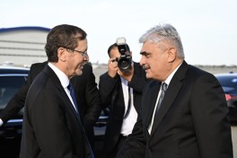 İsrail Prezidenti İsxak Hersoq Azərbaycana səfərə gəlib