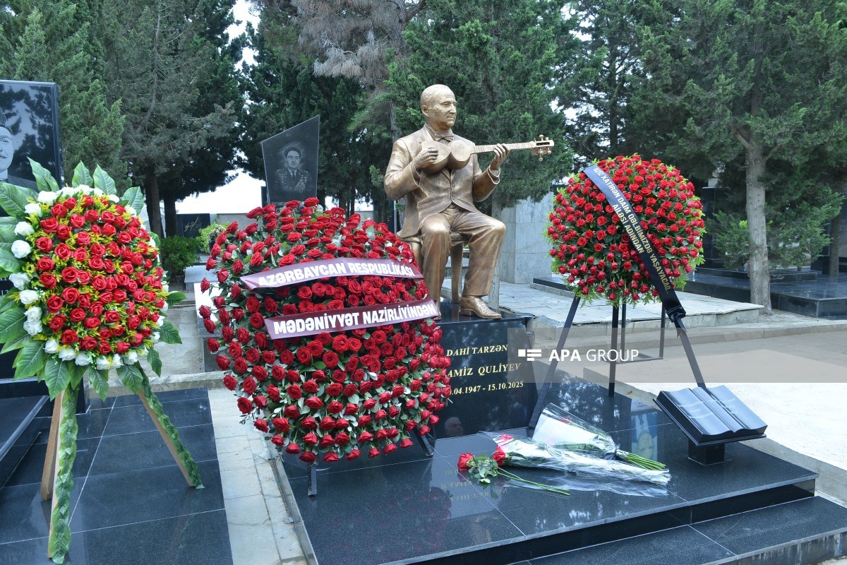 Xalq artisti Ramiz Quliyevin qəbirüstü abidəsinin açılışı olub