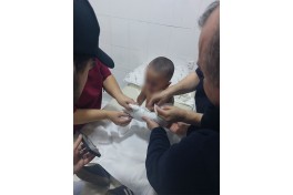 Sumqayıtda "Laləli" bağçada sürüşkəndən yıxılan uşağın qolu sınıb - VİDEO 