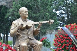 Xalq artisti Ramiz Quliyevin qəbirüstü abidəsinin açılışı olub - FOTO 