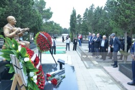Xalq artisti Ramiz Quliyevin qəbirüstü abidəsinin açılışı olub - FOTO 