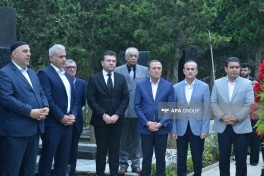 Xalq artisti Ramiz Quliyevin qəbirüstü abidəsinin açılışı olub - FOTO 