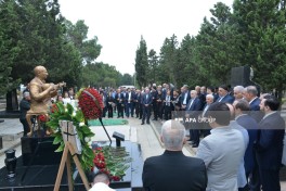 Xalq artisti Ramiz Quliyevin qəbirüstü abidəsinin açılışı olub - FOTO 