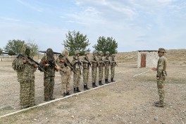 XTQ hərbi hissəsində vəzifəlilərin təlim toplanışı davam edir