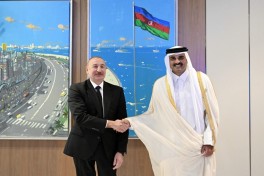 Prezident İlham Əliyev Qətər Əmiri ilə görüşüb