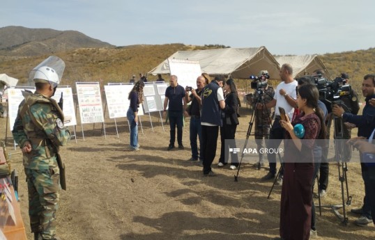 Media nümayəndələri Ağdamda FHN tərəfindən icra olunan minatəmizləmə əməliyyatı ilə tanış olublar - FOTO 