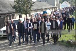 "Nənələr" folklor qrupu üzvünün Ukraynada müharibədə öldürülən oğlu Lənkəranda dəfn edilib - FOTO 