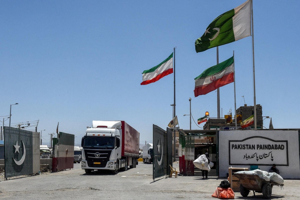 İran və Pakistan arasında sərhəd keçidləri müvəqqəti dayandırılıb