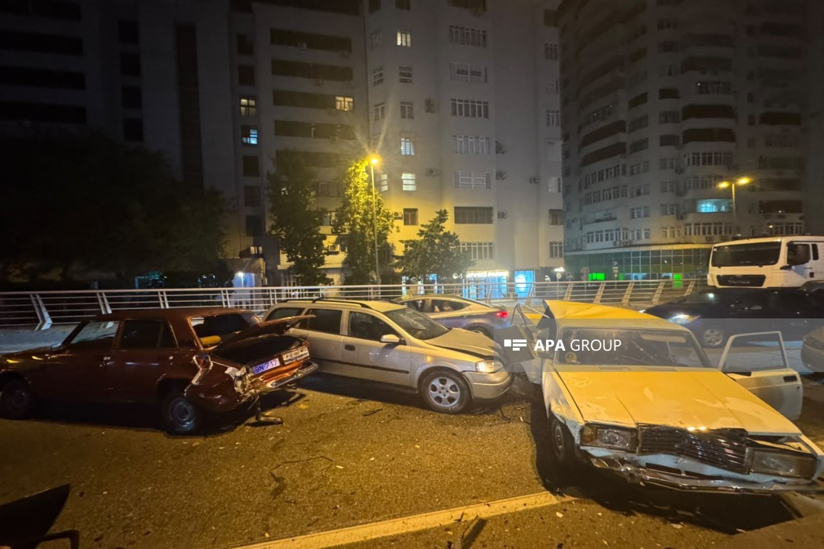 Bakıda 4 avtomobilin iştirakı ilə zəncirvari qəza baş verib, xəsarət alanlar var - <span class="red_color">FOTO