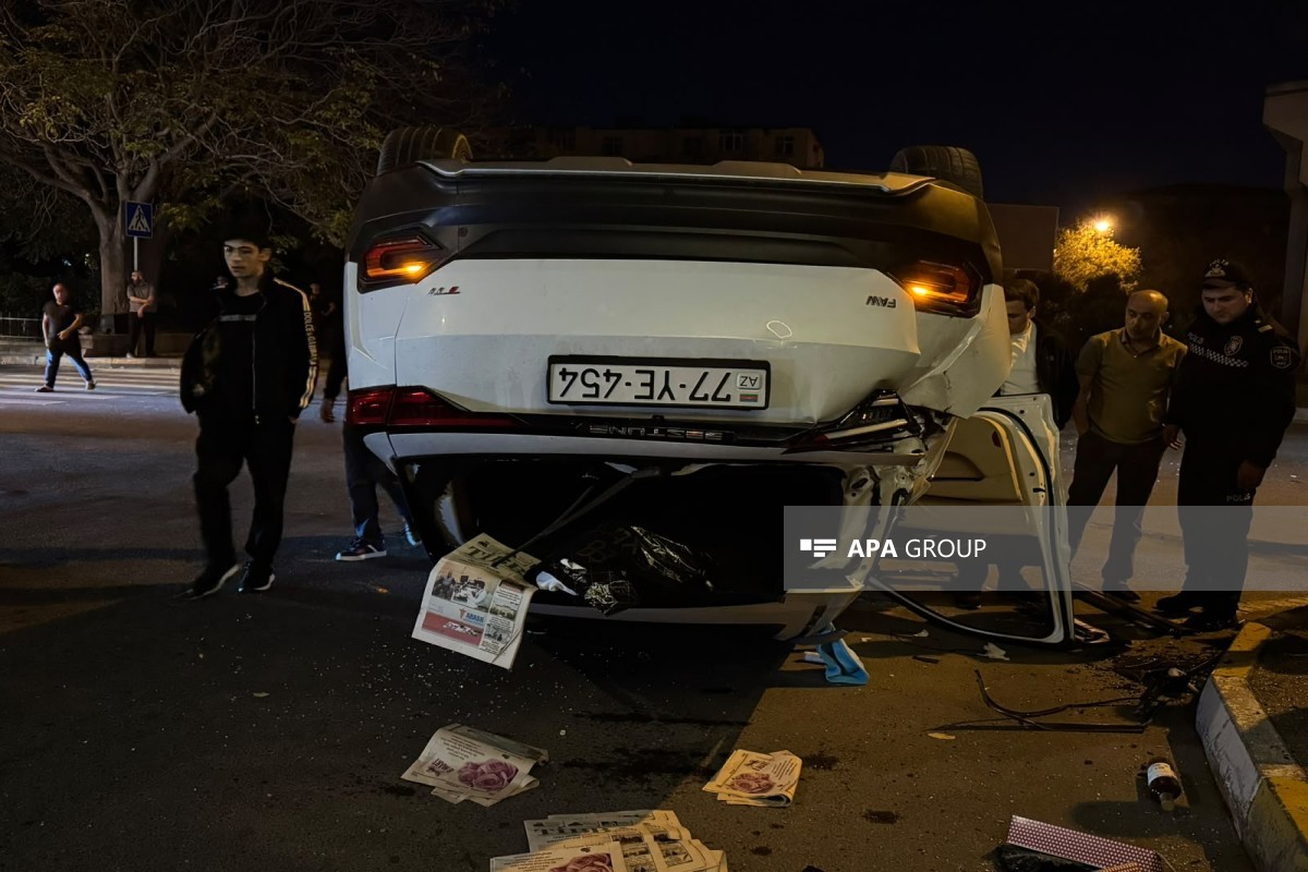 Bakıda iki avtomobil toqquşub, xəsarət alanlar var