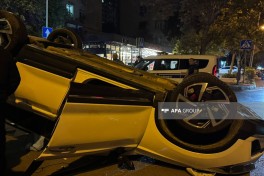 Bakıda iki avtomobil toqquşub, xəsarət alanlar var