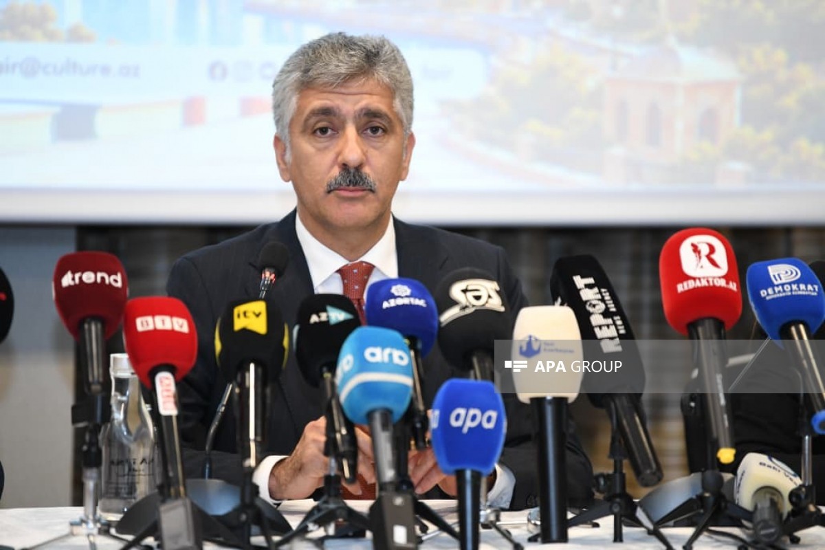 Mədəniyyət Nazirliyinin Azərbaycan dili və ədəbiyyatı siyasəti şöbəsinin müdiri Vasif Qurbanzadə