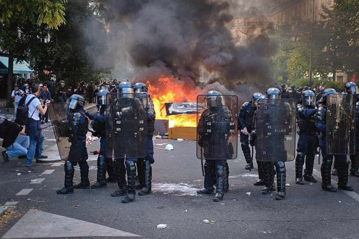 BFMTV: France imposes curfew on several streets in Paris