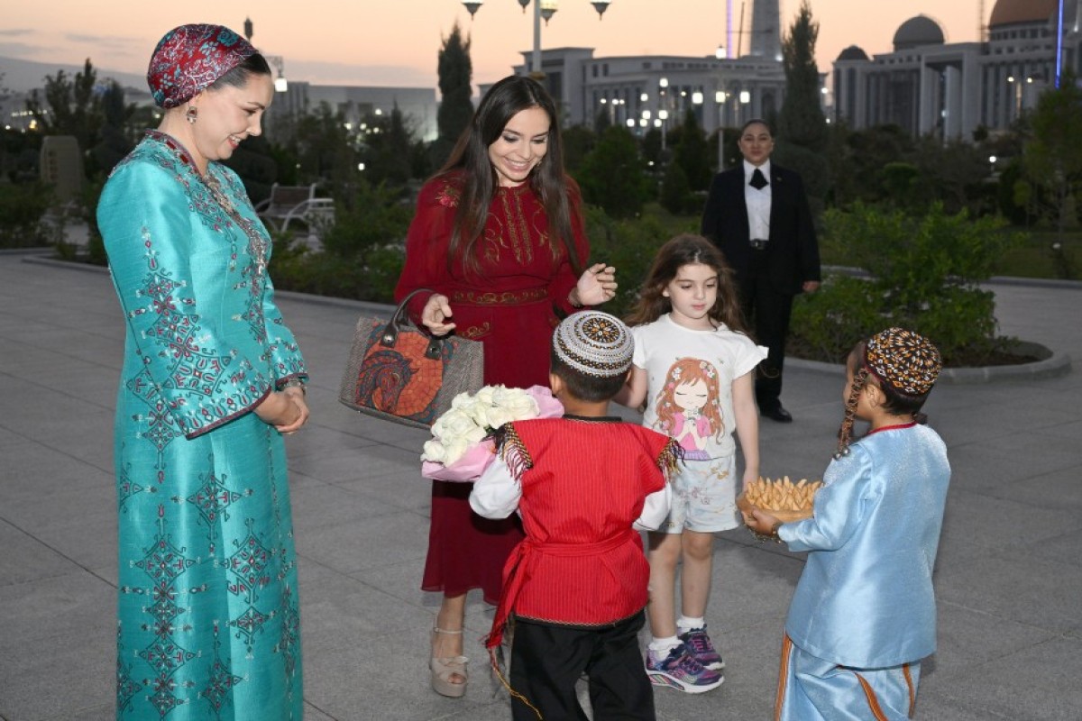 Leyla Əliyeva Arkadağ şəhərində Uşaq Sağlamlığı və Reabilitasiya Mərkəzinin fəaliyyəti ilə tanış olub - <span class="red_color">FOTO