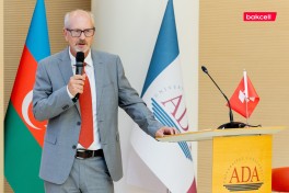 Bakcell-in baş icraçı direktoru ADA Universitetinin tələbələri ilə görüşüb