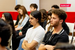Bakcell-in baş icraçı direktoru ADA Universitetinin tələbələri ilə görüşüb