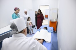 Leyla Əliyeva Arkadağ şəhərində Uşaq Sağlamlığı və Reabilitasiya Mərkəzinin fəaliyyəti ilə tanış olub - FOTO 