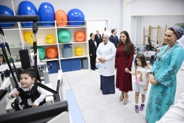 Leyla Əliyeva Arkadağ şəhərində Uşaq Sağlamlığı və Reabilitasiya Mərkəzinin fəaliyyəti ilə tanış olub - FOTO 
