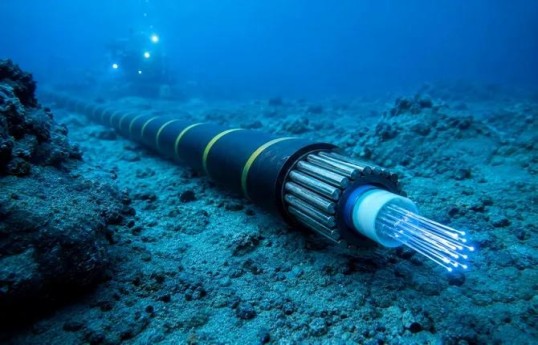 İran Hörmüz boğazındakı internet kabellərini hədəfə ala biləcəyi barədə xəbərdarlıq edib