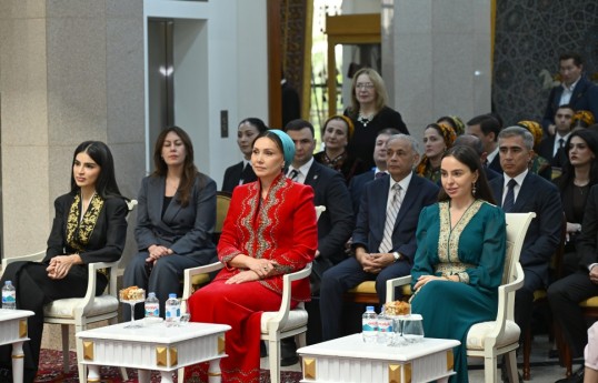 Leyla Əliyeva Aşqabadda Milli Türkmən Xalçası Muzeyində olub