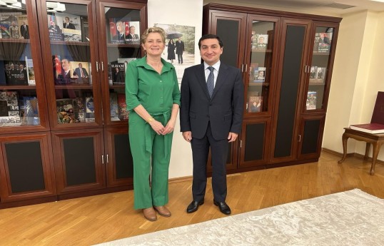 Niderland Krallığının Azərbaycandakı səfiri Marianne De Yonq və Azərbaycan Respublikası Prezidentinin köməkçisi - Prezident Administrasiyasının Xarici siyasət məsələləri şöbəsinin müdiri Hikmət Hacıyev