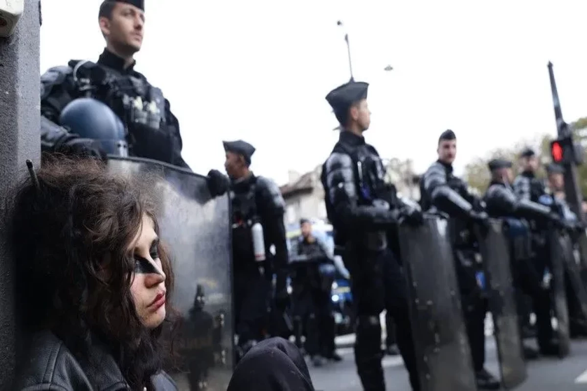 Fransanın daxili işlər naziri: Sabah aksiyalarda zorakılığa qətiyyətli cavab veriləcək, 70 min polis səfərbər edilib