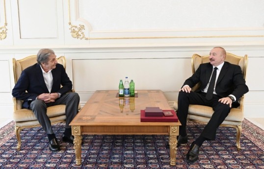 Prezident İlham Əliyev Fərhad Xəlilova “İstiqlal” ordenini təqdim edib