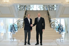 Prezident İlham Əliyev Fərhad Xəlilova “İstiqlal” ordenini təqdim edib