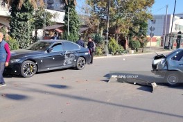 Gəncədə 3 avtomobil və təcili yardım maşını toqquşub, 4 nəfər xəsarət alıb - FOTO  - YENİLƏNİB 