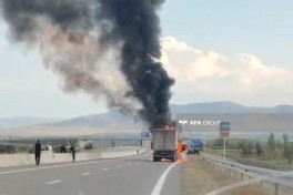 Bakı-Qazax yolunda TIR yanıb - FOTO 