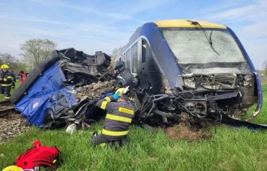 Rusiyada qatar mikroavtobusla toqquşub, 6 nəfər ölüb