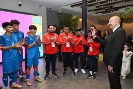 Prezident İlham Əliyev FIFA U-15 dünya çempionatının və festivalının açılış mərasimini izləyib - YENİLƏNİB 