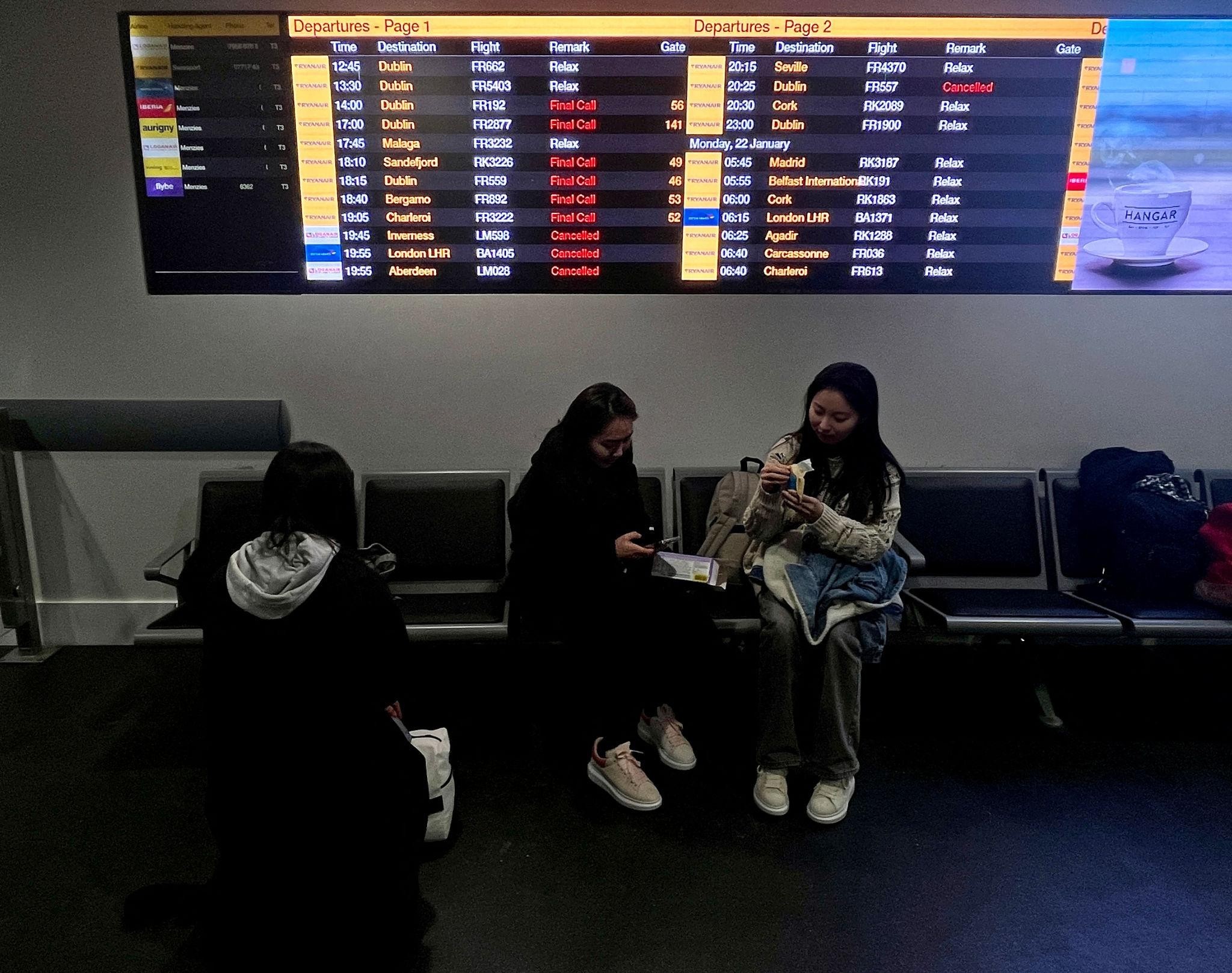 Böyük Britaniyada güclü fırtına 1500-dən çox aviareysin gecikməsinə səbəb olub