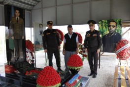Xidməti vəzifəsini yerinə yetirərkən həlak olmuş FHN əməkdaşının təltifləri ailəsinə təqdim edilib