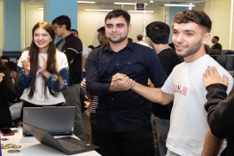 Süni intellektlə idarə olunan 32 komanda virtual futbol meydanında mübarizə aparıb