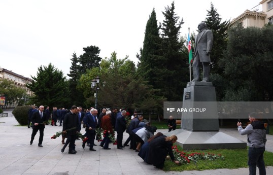 Bakıda Atatürkün heykəli ziyarət olunub