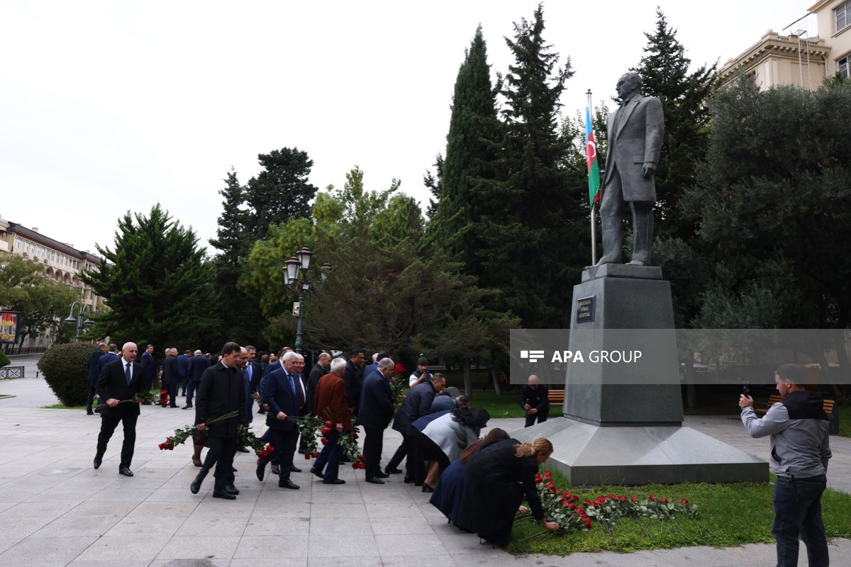 Bakıda Atatürkün heykəli ziyarət olunub