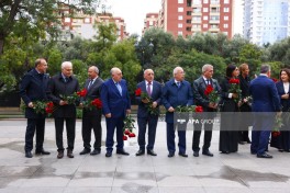 Bakıda Atatürkün heykəli ziyarət olunub