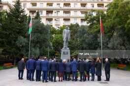 Bakıda Atatürkün heykəli ziyarət olunub
