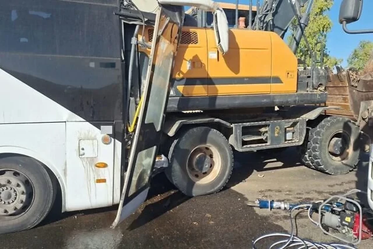 İsraildə tələbələri daşıyan avtobus traktorla toqquşub: 1 nəfər ölüb, 22 yaralı var