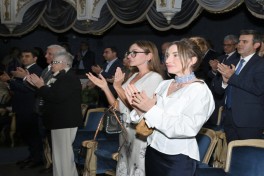 Mehriban Əliyeva "Qağayı" tamaşasının təqdimatında iştirak edib - FOTO 