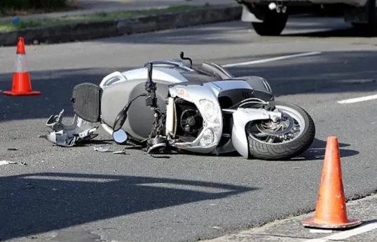 Gəncədə avtomobillə moped toqquşub, xəsarət alanlar var