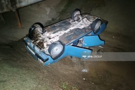 Tovuzda minik avtomobili su kanalına aşıb, 4 nəfər xəsarət alıb